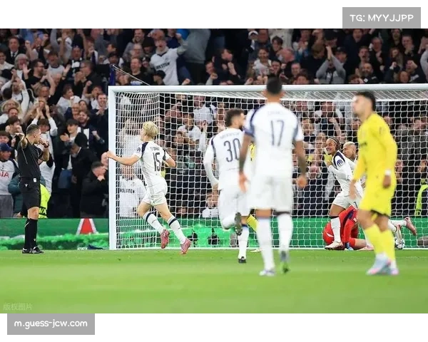 英超焦点战：布莱顿锋将维尔贝克闪耀旧主曼联，专家盛赞全面表现